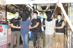 游客卖假货和私烟 警方拘5南亚假难民