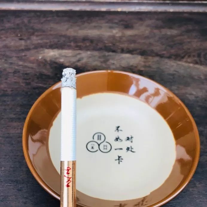 新年送什么烟有性价比？推荐32元一包的天子（小天子）