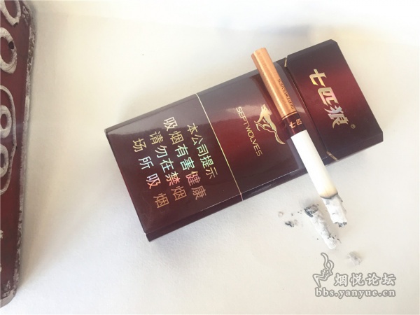 七匹狼新版纯尚品鉴：香味平稳 烟气稍淡 适合口味轻的人抽