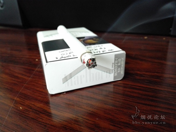 德国生产迪拜硬盒白银万宝路品鉴：烟气非常弱 口味非常淡