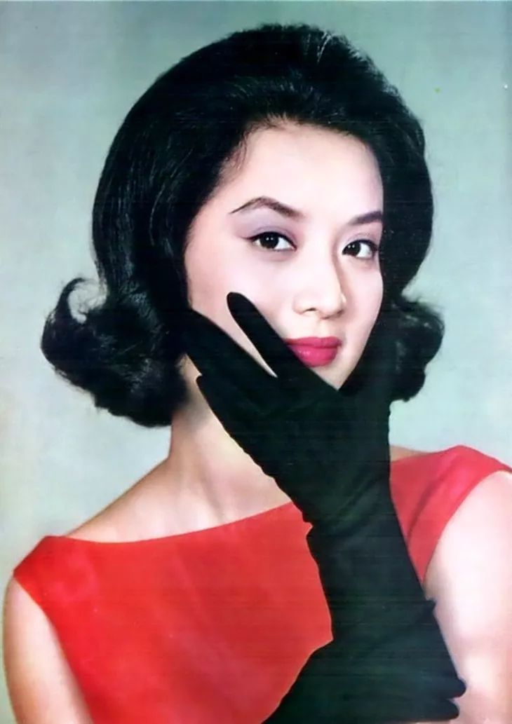 民国时期香烟盒上的女人和营销文案,真绝了!