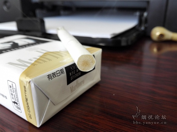 TW码台湾万宝路（软包白金版）品鉴：烟气丰富 层次分明 口感柔软 味道纯正干净，整体品质高于台软红