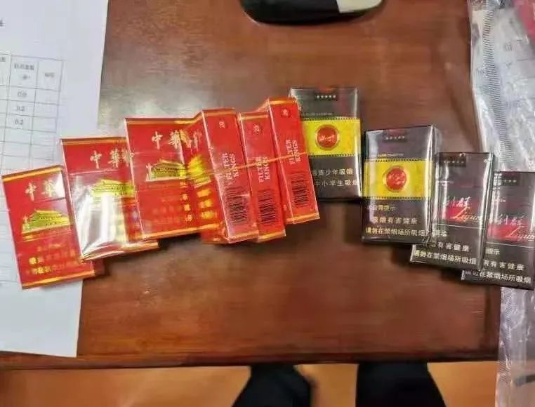 男子买烟上演“狸猫换太子” 被店老板一眼识破!