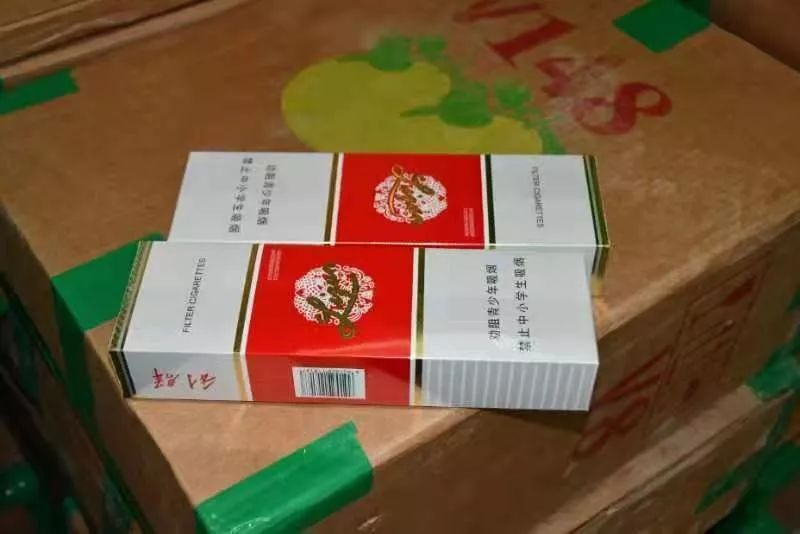 厚街警方查获400多万假烟！五嫌疑人现场被控制！