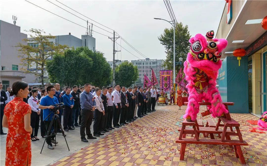 新兴首家:云浮20支公司“新兴裕华南路卷烟零售直营店”开业啦