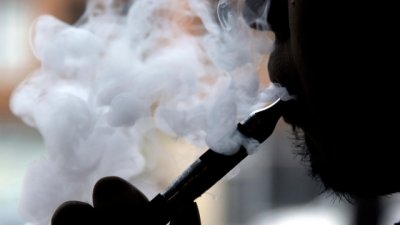 致死致病！医生吁禁用所有电子烟