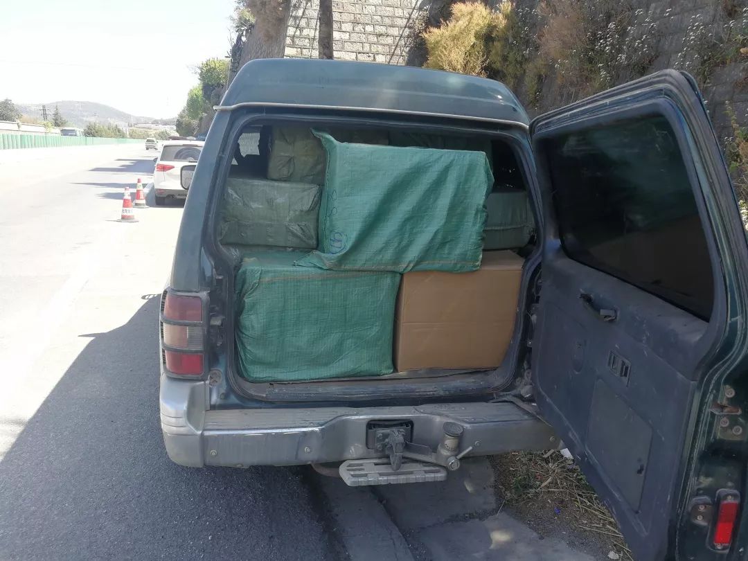 永平警方查获两起非法运输卷烟案 缴获8000余条成品烟