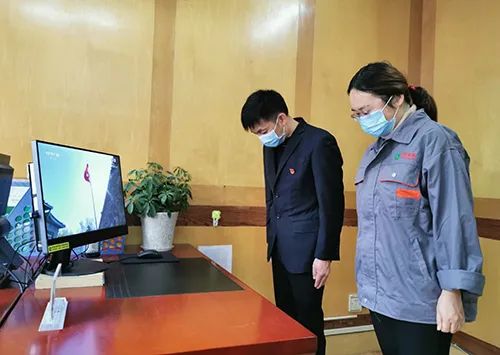 烟草员工、烟农零售客户观看哀悼活动直播，缅怀英烈
